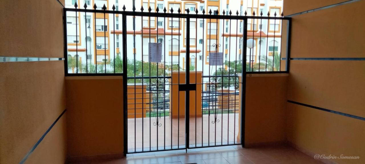 Cozy Apartment Overlooking Estepona'S Marina! Luaran gambar